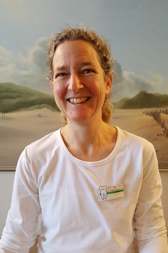 Porträt von Zahnärztin Dr. med. dent. Ulrike Hundsdörfer, Zahnarztpraxis Heiningen